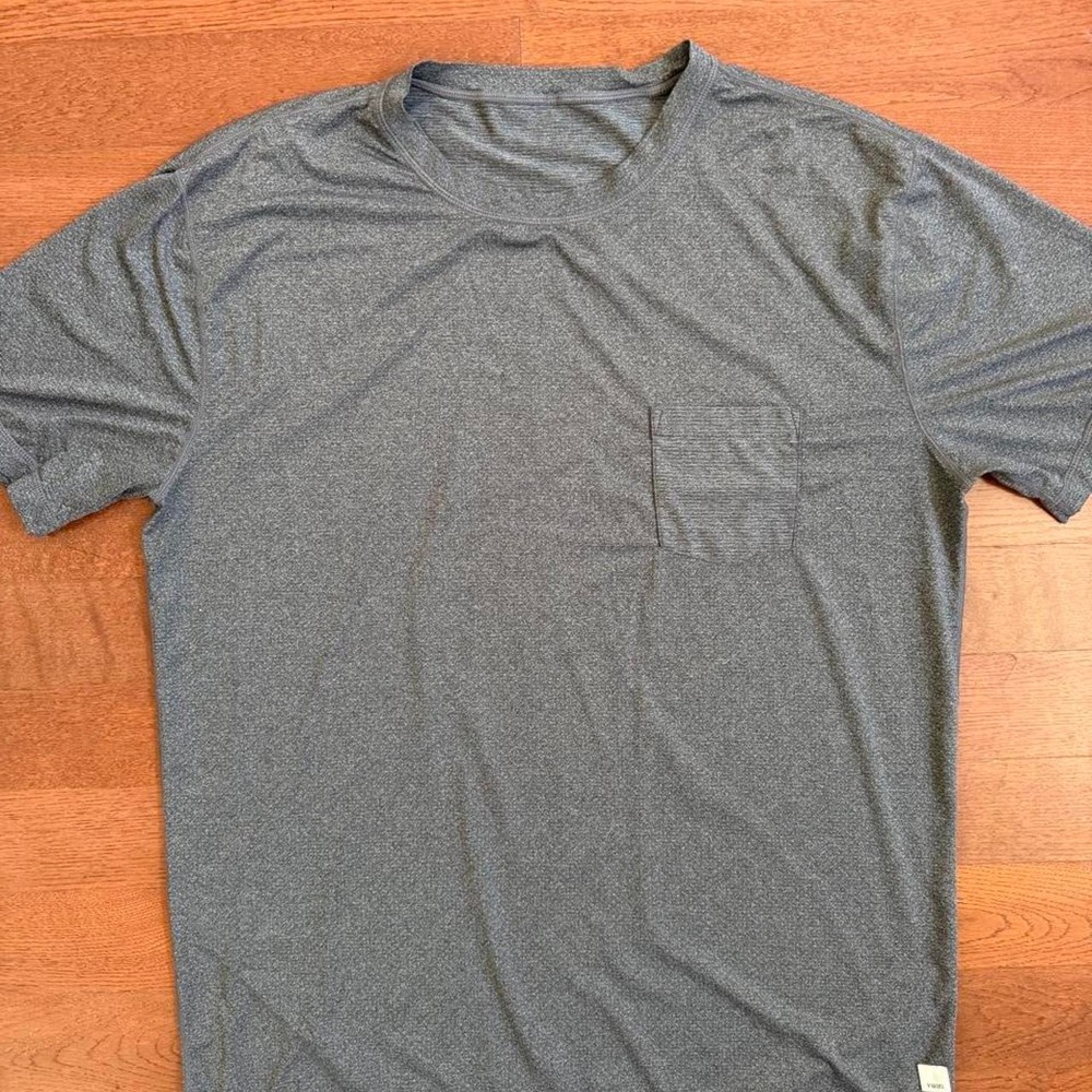 Vuori Tradewind Performance T Shirt Gray Crew Neck Pocket Tee Men Sz XL